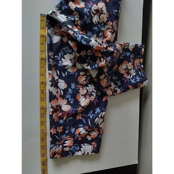 St. John's Bay Capris Sz 12 Floral - Picture 5 of 7